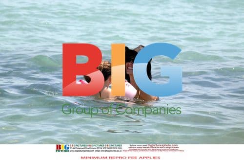 Elen Rives Wears Floppy Hat in Ibiza