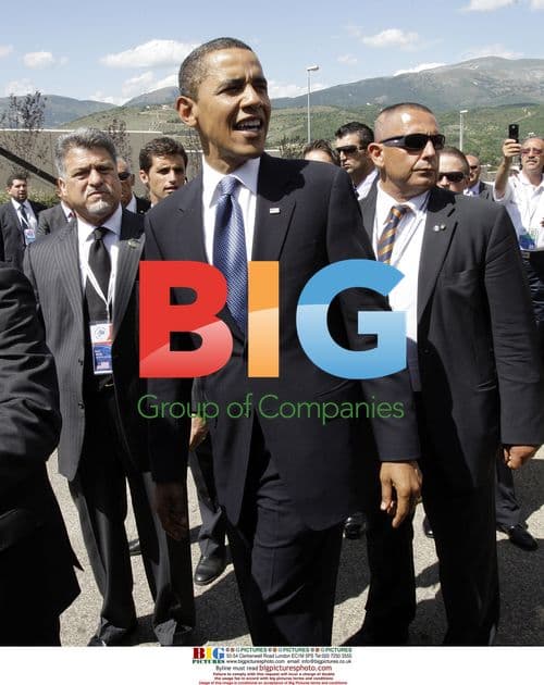 Obama leaves G8 summit group photo in Italy