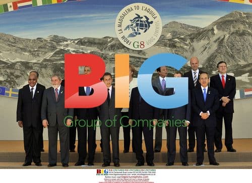 G8 leaders pose with Junior 8 at L'Aquila summit