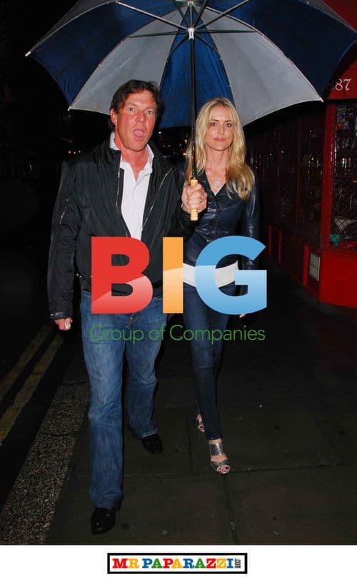Dennis Quaid and Wife Out in London