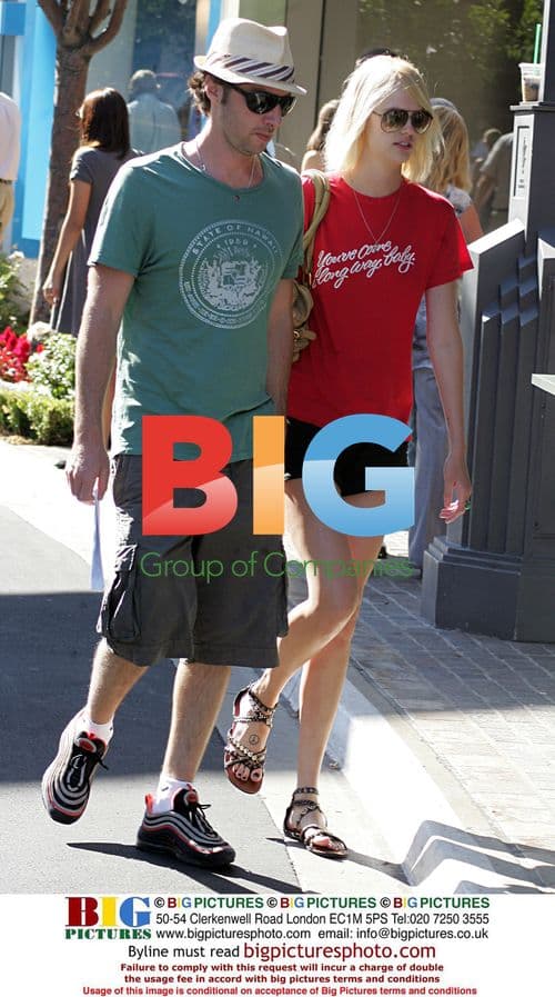 Zach Braff Out with Girlfriend in LA