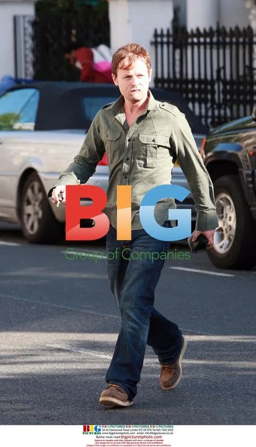 Declan Donnelly Leaves Girlfriend's Flat