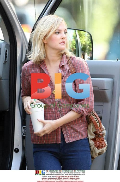 Drew Barrymore on Set of 'Going the Distance'