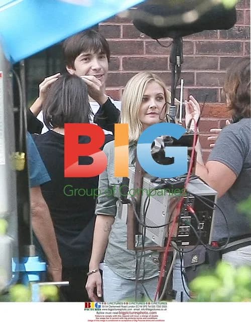 Drew Barrymore and Justin Long on 'Going the Distance' set