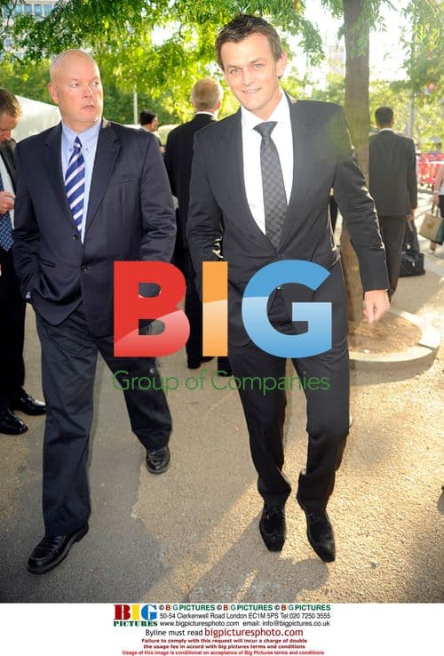 Adam Gilchrist arrives for Ricky Ponting dinner