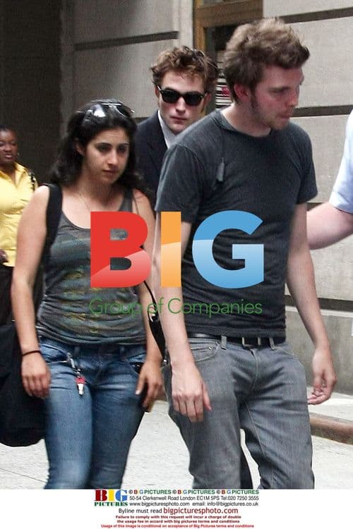 Robert Pattinson filming 'Remember Me' in NYC