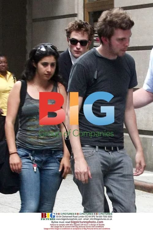 Robert Pattinson filming 'Remember Me' in NYC