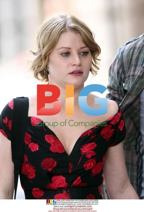 Emilie de Ravin on 'Remember Me' set