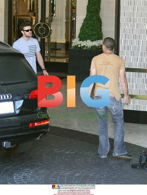 Justin Timberlake confronts photographer