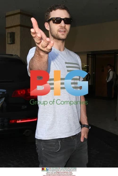 Justin Timberlake confronts photographer