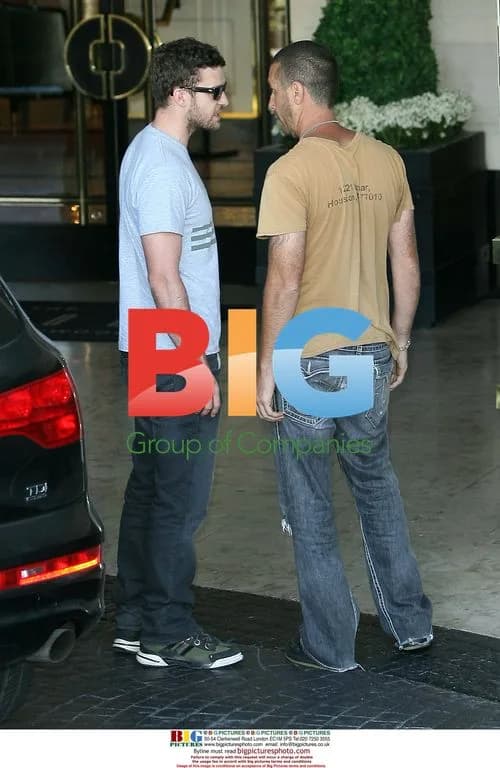 Justin Timberlake confronts photographer