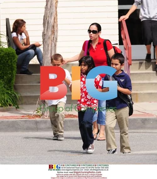 Octomom takes kids to Arby's