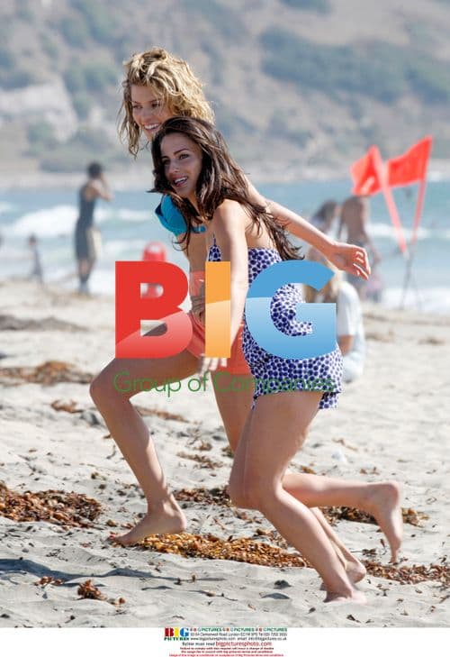 AnnaLynne McCord and Jessica Lowndes on 90210 set