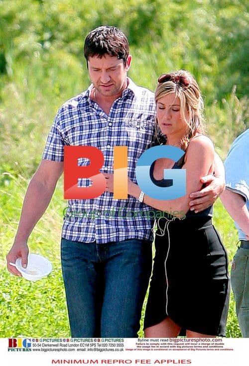 Jennifer Aniston and Gerard Butler on the set of The Bounty