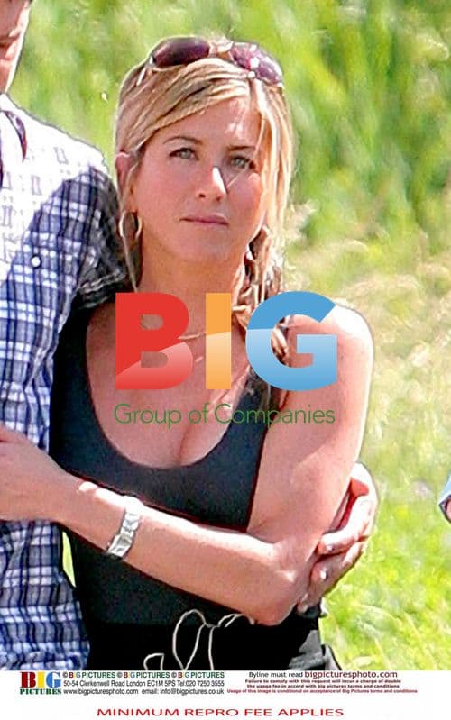 Jennifer Aniston and Gerard Butler on The Bounty set
