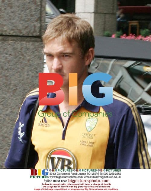 Australian Cricket Team Leaves London Hotel