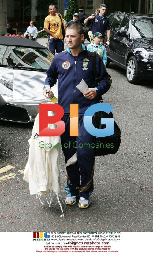 Australian cricketers leave London hotel