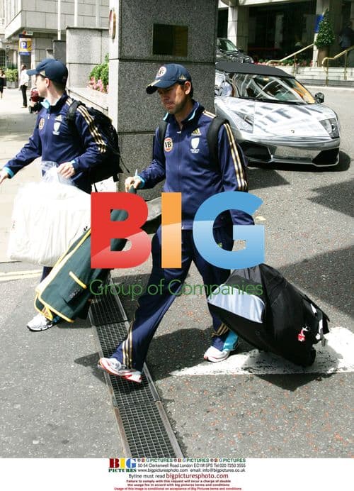 Aussie Cricketers Leave for Lords