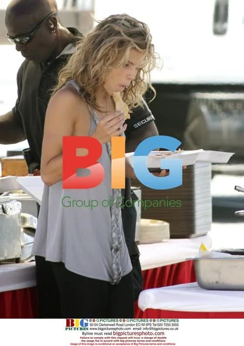 AnnaLynne McCord on 90210 Set