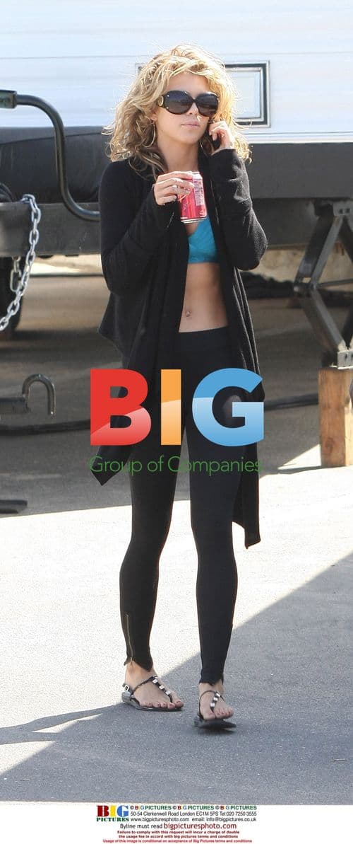 AnnaLynne McCord on 90210 set