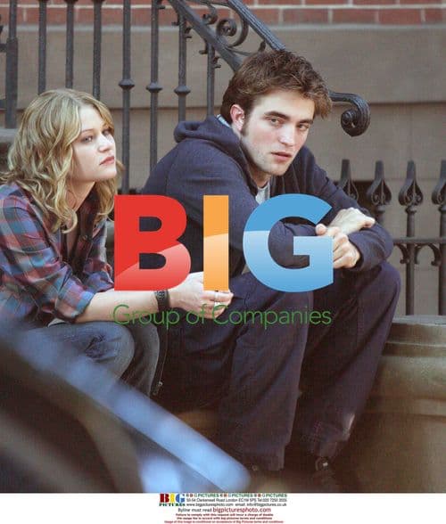 Emilie De Ravin and Robert Pattinson on Brooklyn set