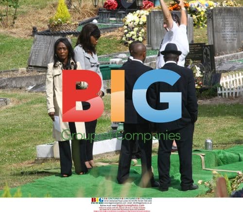 Tiana Benjamin, Diane Parish, Rudolph Walker on Eastenders Set