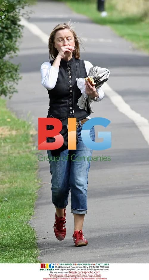 Fiona Phillips Buys Newspaper