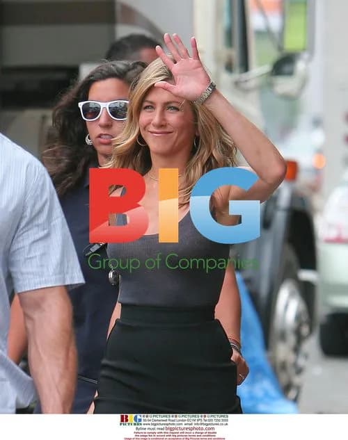 Jennifer Aniston on the set of 'The Bounty'