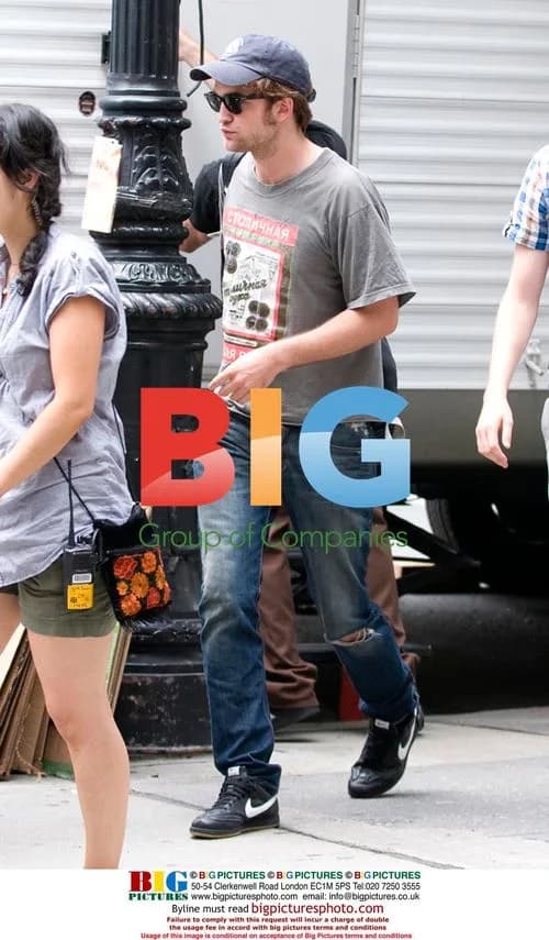 Robert Pattinson on set of 'Remember Me' in NYC