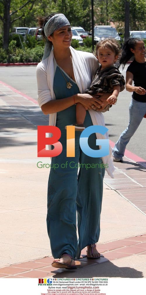 Camila Alves and Levi Shopping
