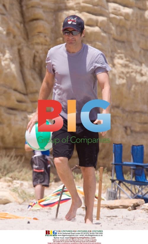 David Duchovny relaxes with family