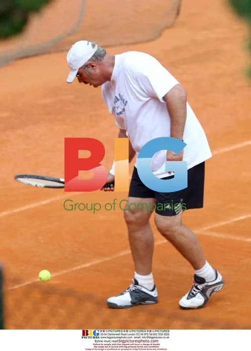Dr. Phil Relaxes on Yacht in France