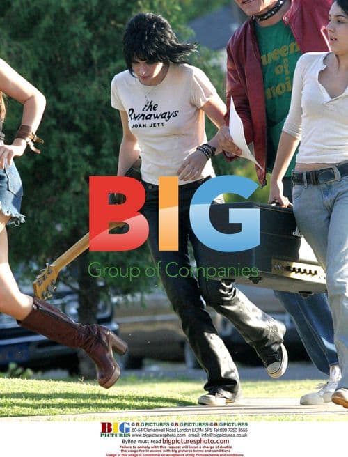 Kristen Stewart and cast filming "The Runaways"