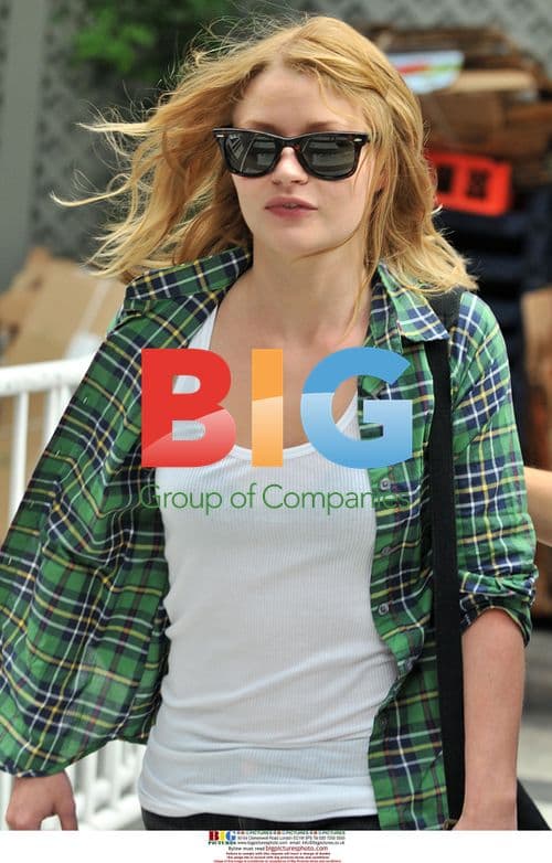 Actress Emilie De Ravin on 'Remember Me' set