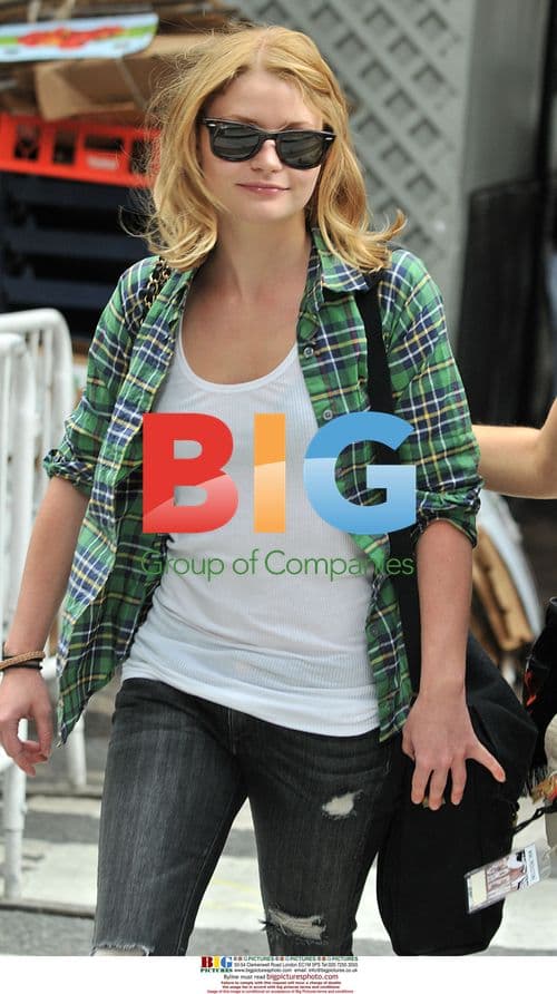 Emilie De Ravin on 'Remember Me' set