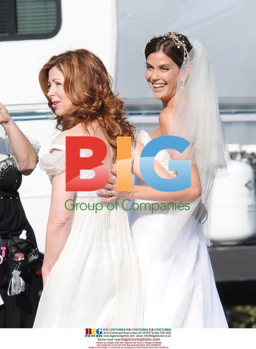 Teri Hatcher and Dana Delany on 'Desperate Housewives' set