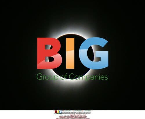 Stunning solar halo during total lunar eclipse