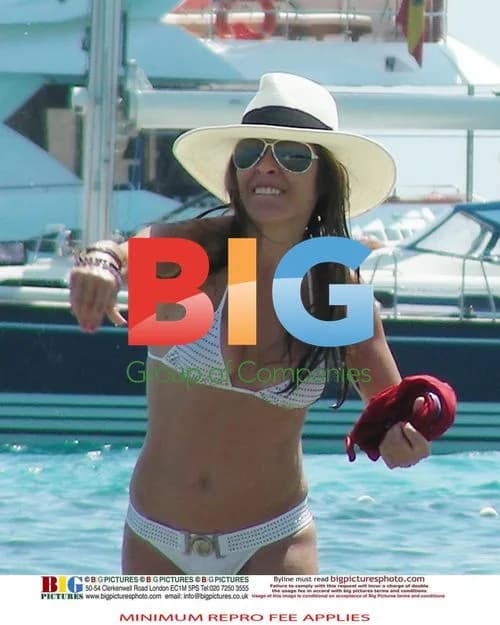 Elen Rives' Beach Day with Kids