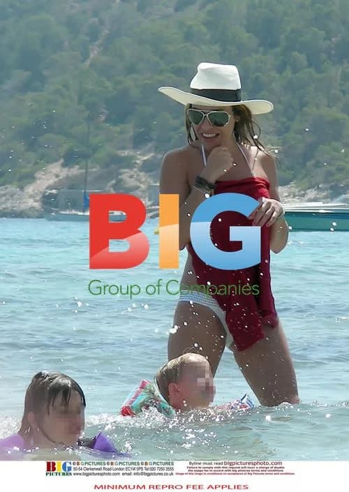 Elen Rives Enjoys Beach Day