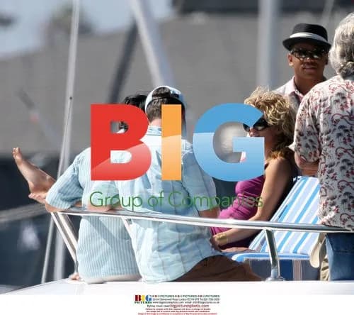 Jessica Stroup and Annalynne McCord film 90210 scene