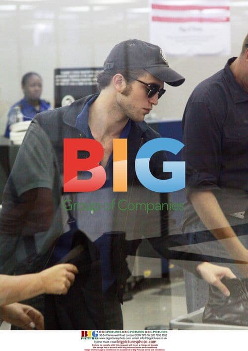 Robert Pattinson at JFK airport