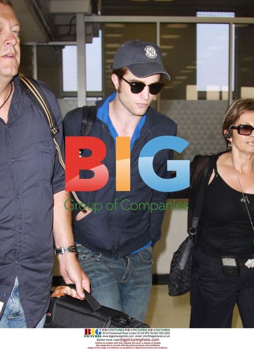 Robert Pattinson spotted at JFK airport