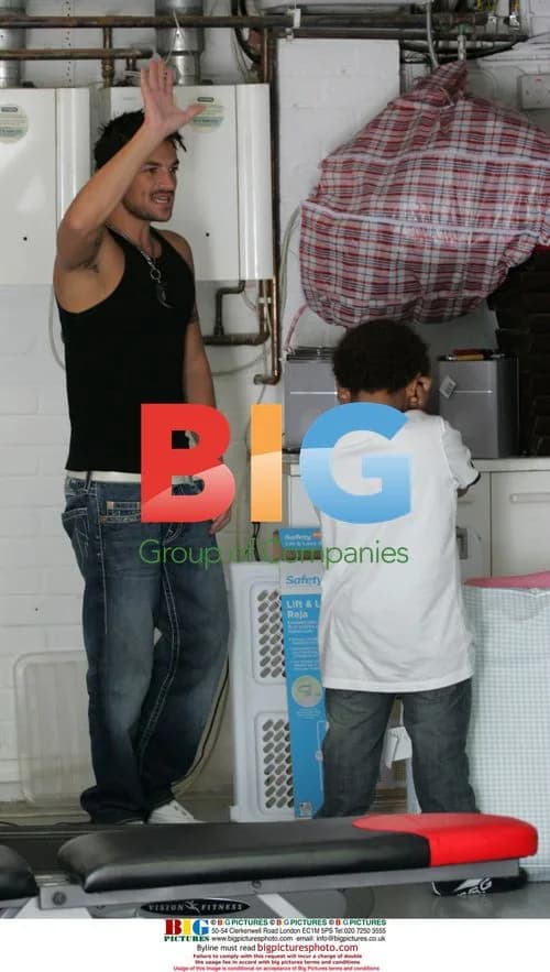 Peter Andre Leaves Home with Kids
