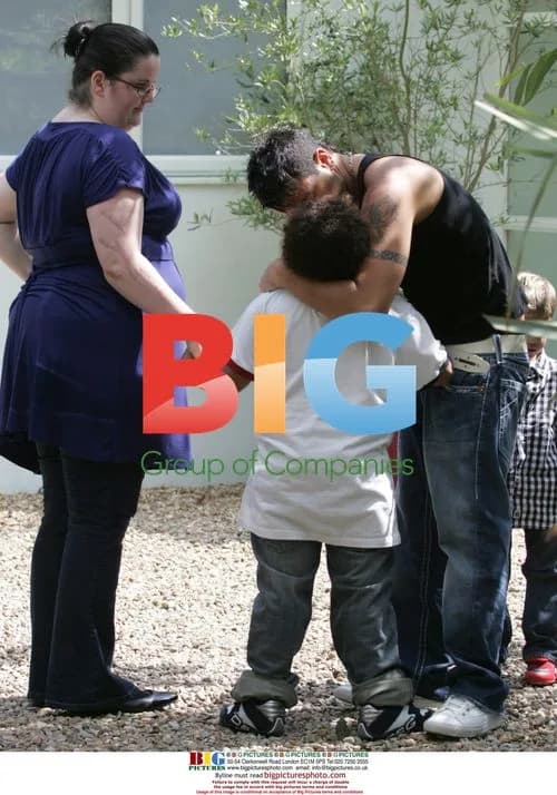 Peter Andre Unpacks Boxes With Kids