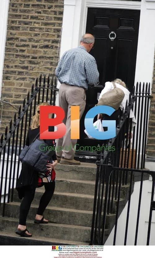 Pregnant GMTV Host Kate Garraway Walks Home