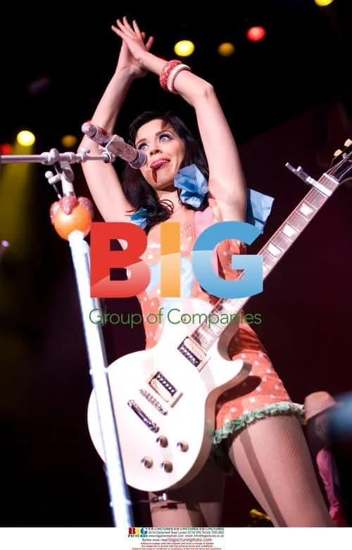 Katy Perry Performs Live in Toronto