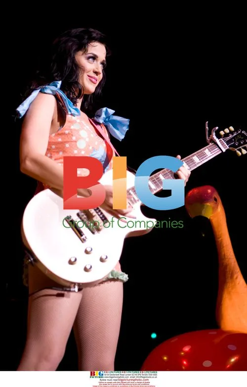 Katy Perry Performs Live in Toronto
