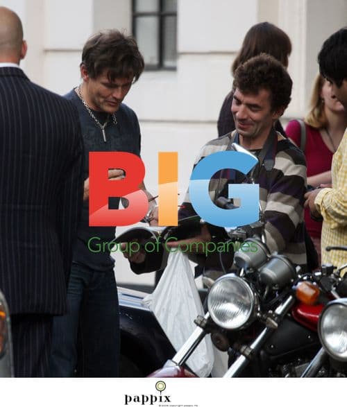 A-ha spotted outside London hotel