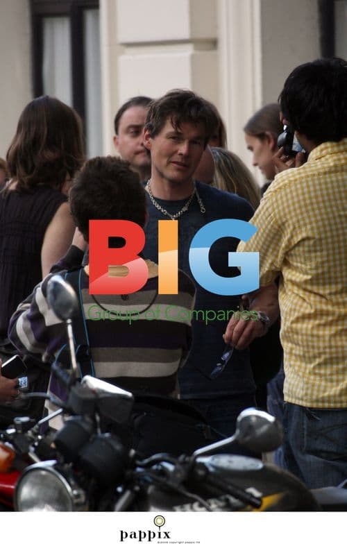 A-ha Spotted Outside London Hotel