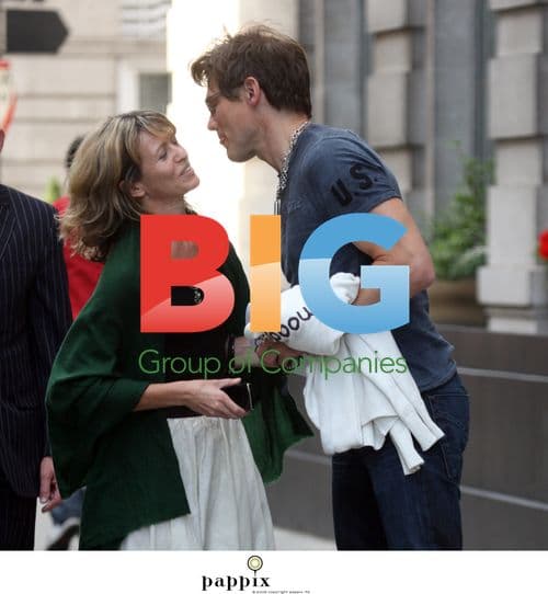 A-ha spotted outside London hotel